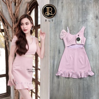 Dress  เดรสสีชมพูอ่อน สายคล้องแต่งด้วยอะไหล่คริสตัล