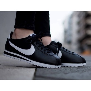 Nike cortez รองเท้าหนัง สีดํา สีขาว
รองเท้าผ้าใบ สําหรับผู้ชาย