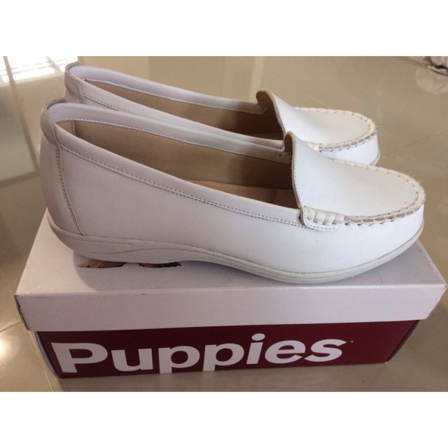 รองเท้าสีขาว hush puppies ของใหม่