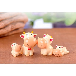 ตุ๊กตาครอบครัววัว 4pcs Cute Cow Family Animal Model figurine home decor miniature fairy garden dec
