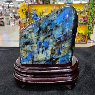 หินก้อนลาบราโดไลต์ หินพ่อมด ลาบราโดไรต์(Labradorite)สูง 17.5 ซม.หน้ากว้าง 12.5 ซม. หนา 6 ซม. น้ำหนัก 1,557.2 g. 