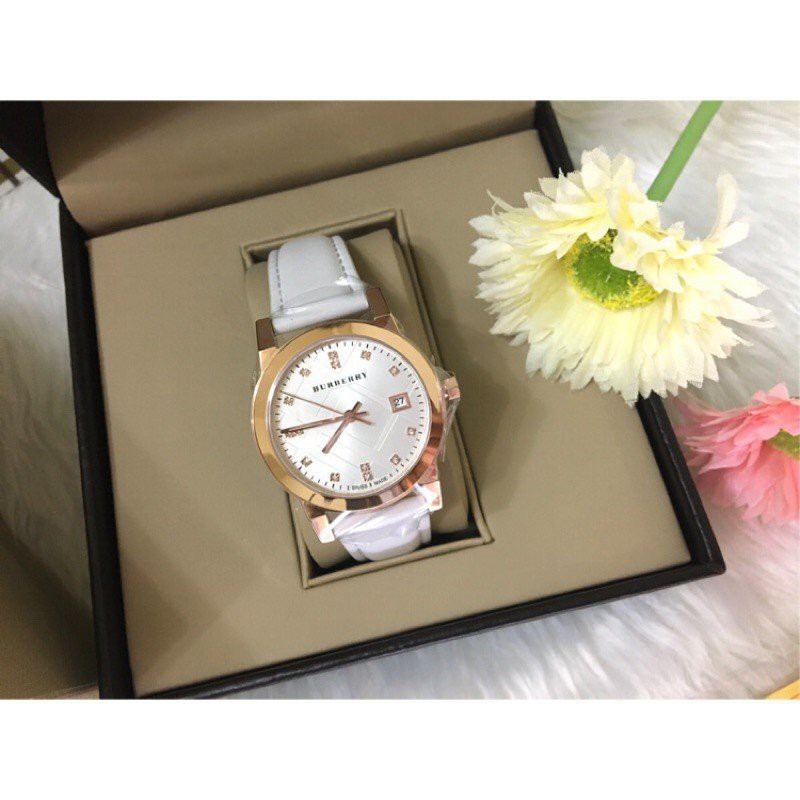 นาฬิกาข้อมือผู้หญิง Spot Burberry Plaid