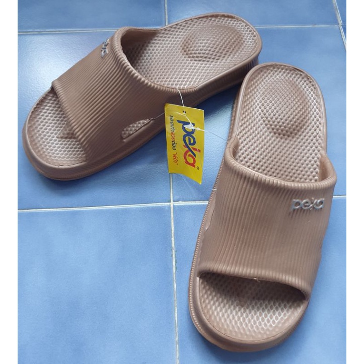 ส่งไวมาก😊รองเท้าแตะยี่ห้อpekaไซค์36-44พร้อมส่งค่ะ