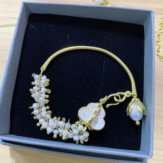 สร้อยข้อมือ ดอกรัก ลงอีนาเมล ประดับด้วย ไข่มุก มุกแท้ Bracelet Crown Flower with enamel & Pearl