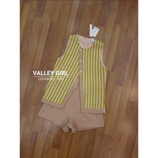 ชุดเซตขาสั้นรายริ้วสีเขียวมะนาว งานป้าย Valley girl sizeS ***มือ1ป้ายห้อย