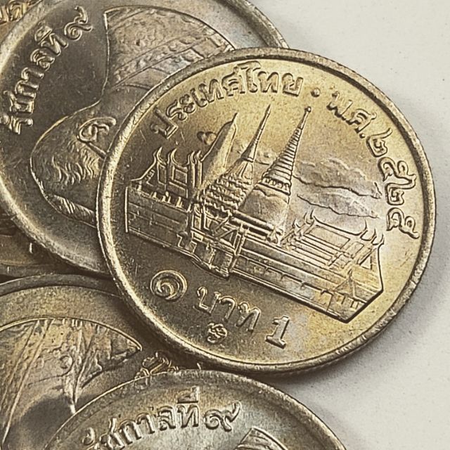 เหรียญ ๑ บาท วัดพระแก้ว ปี พ.ศ.๒๕๒๕ สวยๆหายาก น่าสะสม ไม่ผ่านการใช้ เหรียญ UNC