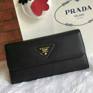 PRADA หนังแท้