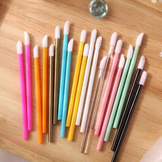 แปรงทาลิปสติก 50ชิ้น มีหลายสีให้เลือก