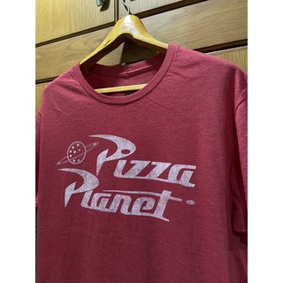 เสื้อยืดวงโลหะ เสื้อยืดการ์ตูน PIZZA PLANET TOY STORY DISNEY Size XL