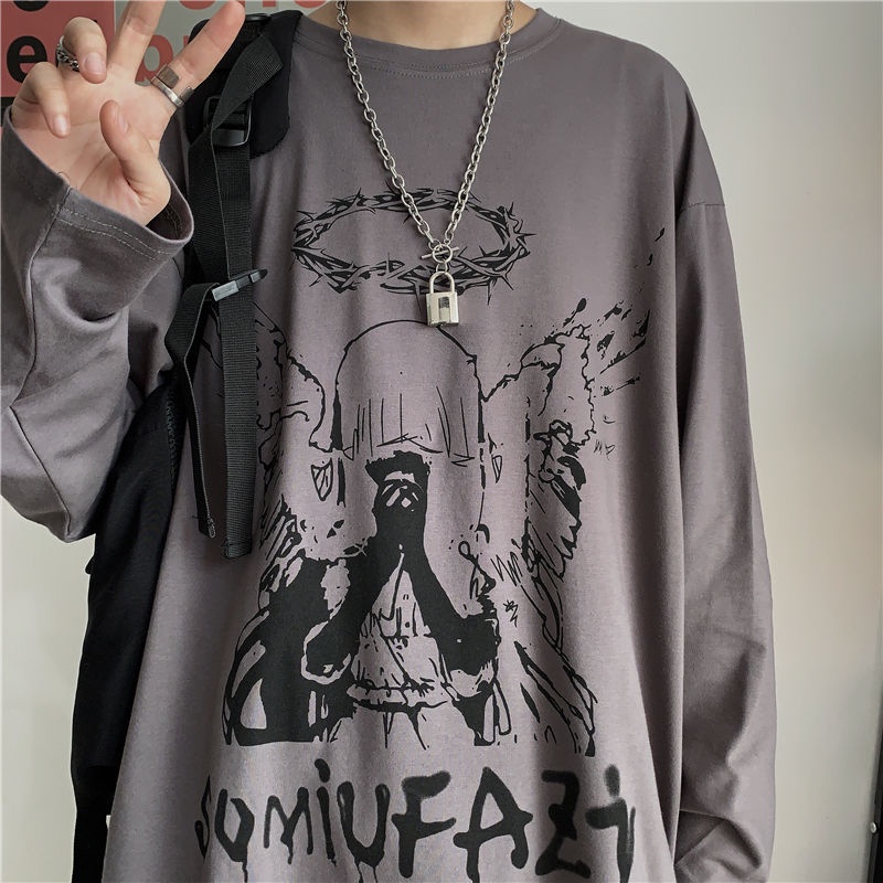 เสื้อยืดแขนยาว เสื้อเท่ๆ ทรงหลวม ก็อธ ขนาดใหญ่ โอเวอร์ไซส์ ลายกราฟฟิติ สไตล์เกาหลี โกธิค oversize สําหรับผู้ชาย