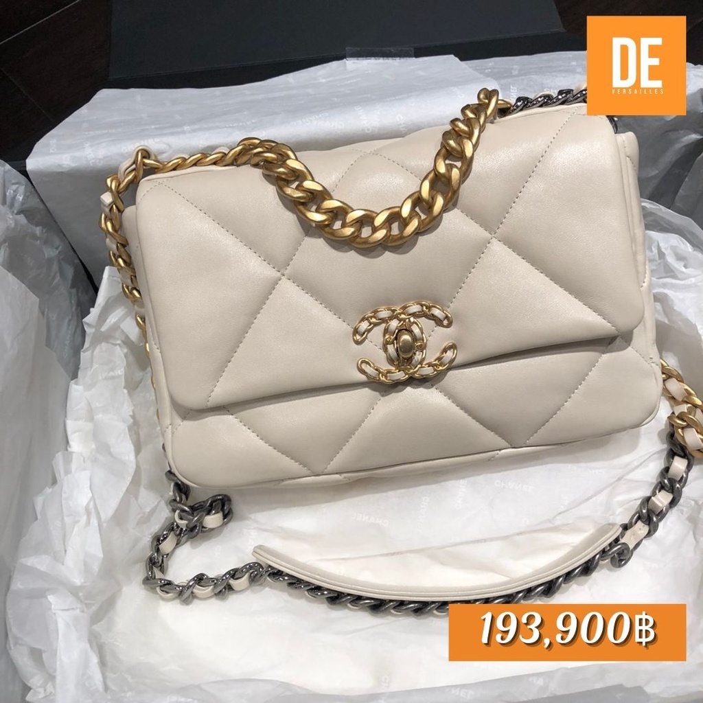 กระเป๋า New Chanel19 Small Size 26cm. in Light Beige Holo30. อปก.ครบ เว้นใบเสด   Seller SKUs : GN1880A