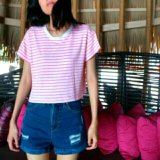 เสื้อยืด​ทรงครอบ Neon pink strip crop