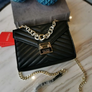 Guess Crossbody mini.ใส่กับชุดไหนก็แมท