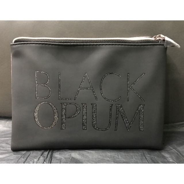 กระเป๋าใส่เครื่องสำอางค์ Black Opium ของ  Yves Saint Laurent