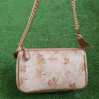 Coach คล้องโซ่ดอกพร้อมส่ง