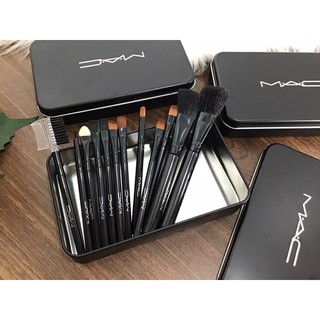 แปรงแต่งหน้ากล่องเหล็ก MAC 12 ชิ้น !!!! Set แปรงสีดำสุดหรู ขนแน่น นุ่ม สวยงาม มาพร้อมกล่องเหล็ก เก็บง่าย พกพาสะดวก