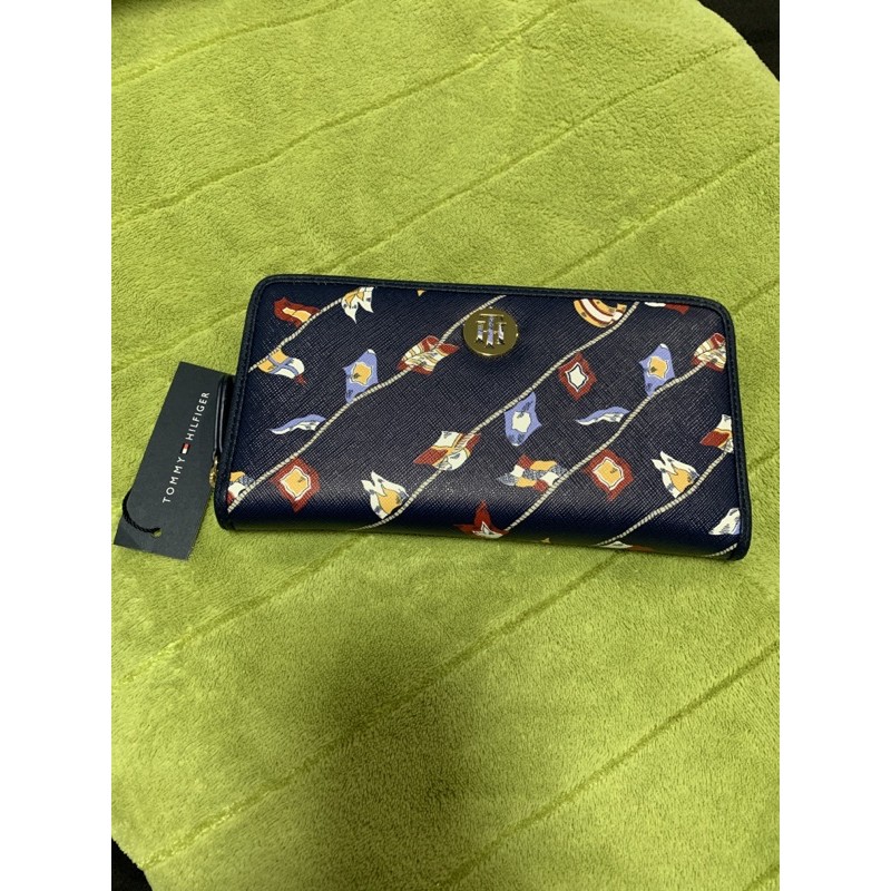 Tommy กระเป๋าสตางค์ใบยาวซิปรอบ