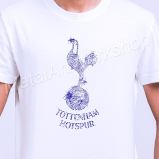 เสื้อยืดอินเทรนด์ผู้ชายอินเทรนด์ผู้หญิงเสื้อยืด ตราสโมสร Tottenham Hotspur ทอตนัมฮอตสเปอร์ ลายเส้นปากกาหมึกน้ำเงิน ภาพวา