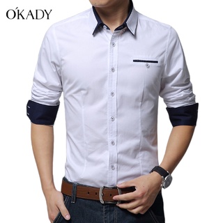 OKADY เสื้อเชิ้ตแขนยาวธุรกิจลำลองสีทึบหน้าอกปักเสื้อแฟชั่นเทรนด์ฟรีเหล็กผ้าฝ้ายเสื้อเชิ้ตผู้ชาย