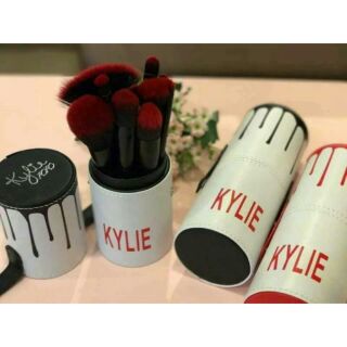 มาแล้วจ้าาา 
ชุดแปรงแต่งหน้า Kylie Limited Edition เกรดเอ