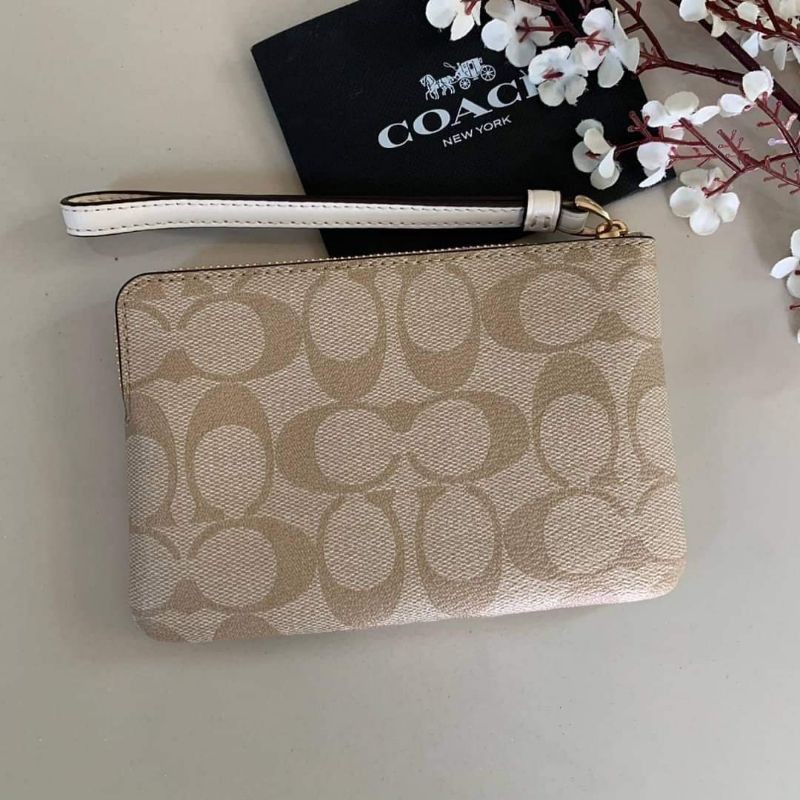 CORNER ZIP WRISTLET IN SIGNATURE COATED CANVAS WITH LEATHER STRIPE (COACH F58035)