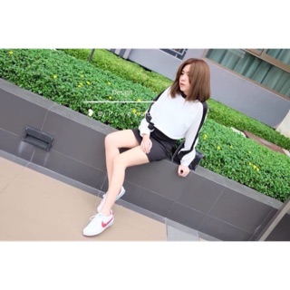 เสื้อครอปเข้าชุด