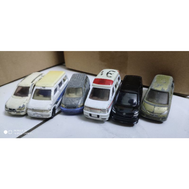 tomica mpv suv ambulance toyota estima voxy suv