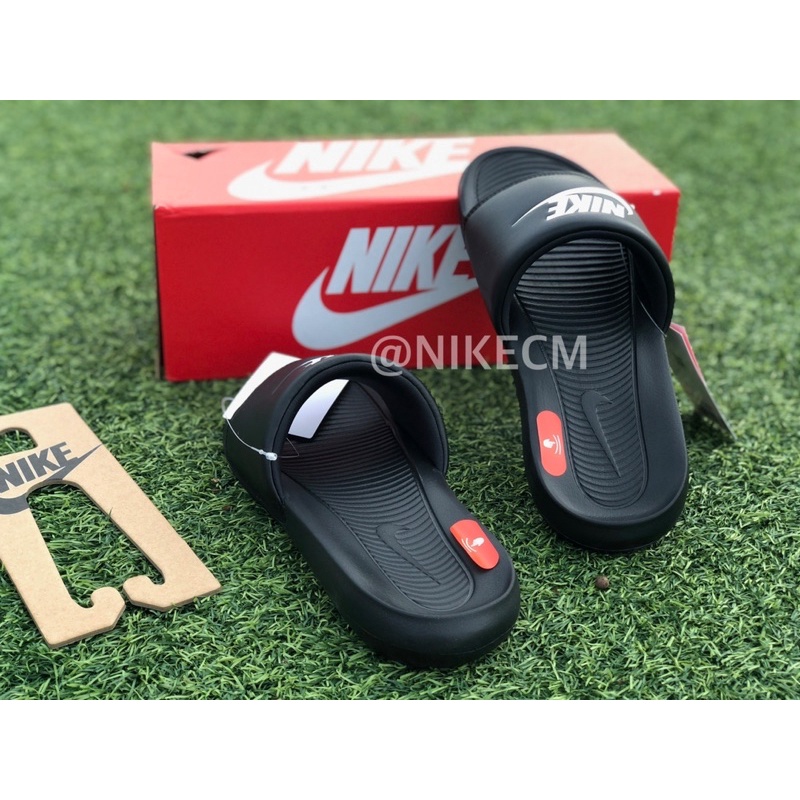 CN9675-002 รองเท้าแตะชาย NIKE แบบสวม  NIKE VICTORY ONE SLIDE สีดำ สายคาดสีดำ โลโก้สีขาว