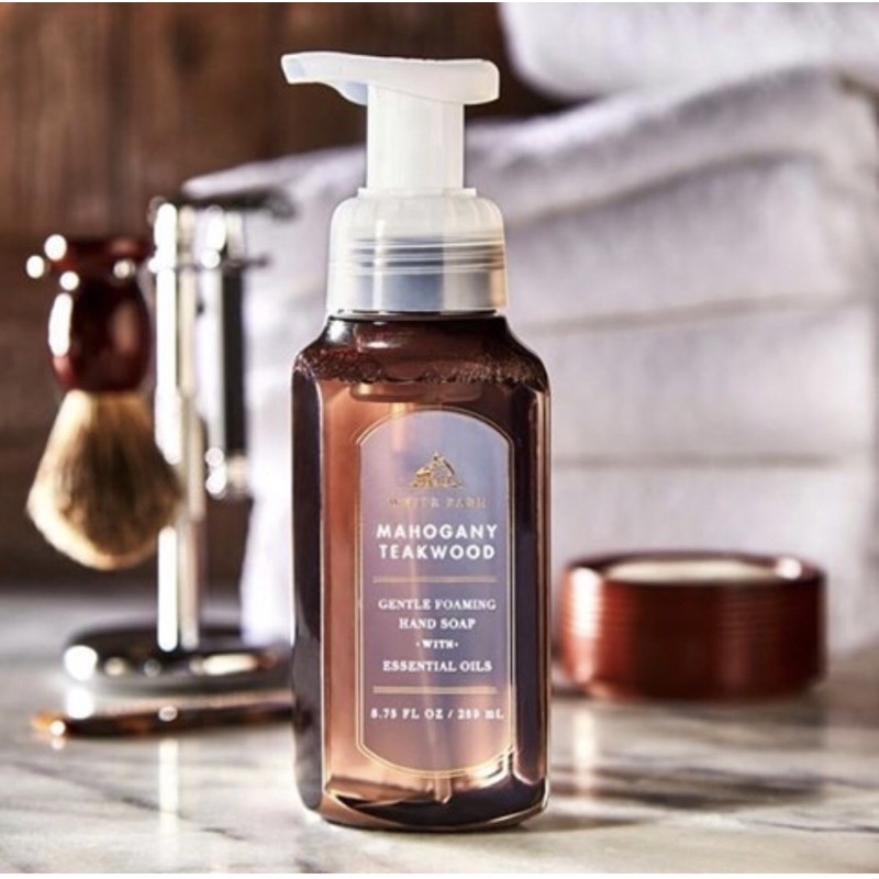 Bath & Body Works  MAHOGANY TEAKWOOD Gentle Foaming Hand Soap. 8 oz.โฟมล้างมือฆ่าเชื้อโรค ให้มือหอมสะอาด ปลอดภัยมั่นใจ