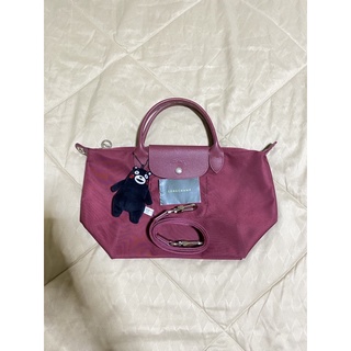 กระเป๋า longchamp neo size s สภาพดี ใช้งานน้อย มีตำหนิโดนน้ำ (ไม่รวมพวงกุญแจ)