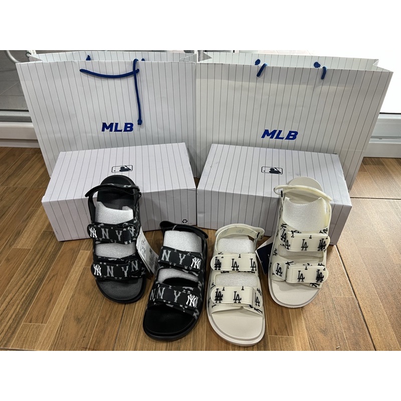 <พร้อมส่ง ตามสตอคค่ะ>รองเท้าแตะรัดส้น MLB  Chunky Sandal สีดำ สีขาว