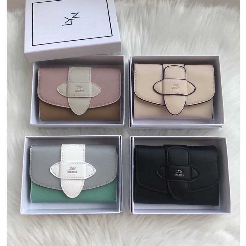 กระเป๋าสตางค์ใบกลาง Lyn คอลเลคชั่นใหม่ มีช่องใส่เหรียญ งานแท้ outlet
