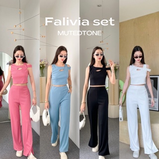 Mute - Falivia set ชุดเซ็ตมินิมอล 2ชิ้น เสื้อกล้ามครอป +กางเกงขายาวผ่าปลาย2ข้าง