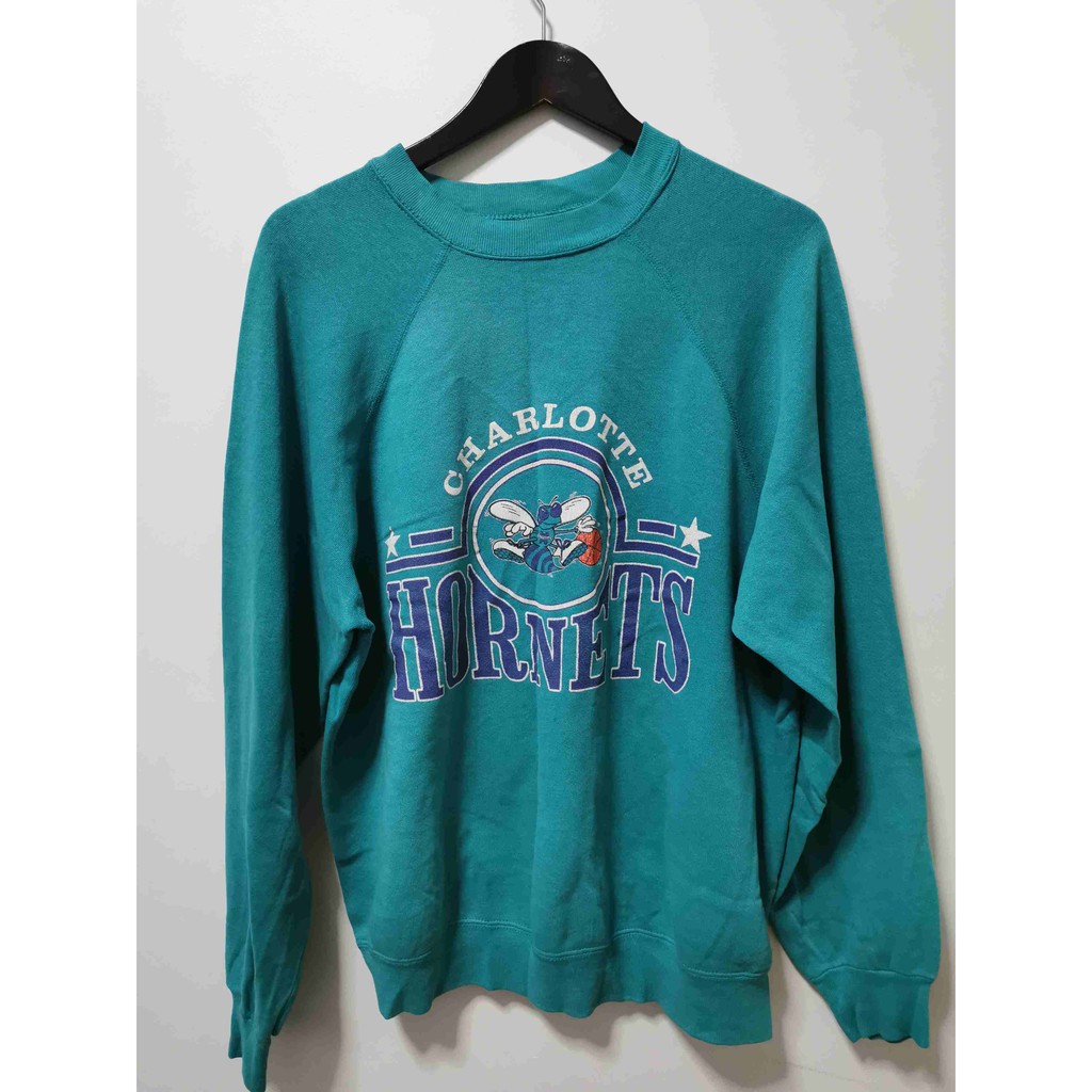 เสื้อ วินเทจ เสื้อ vintage  jacket nba " charlotte hornets "