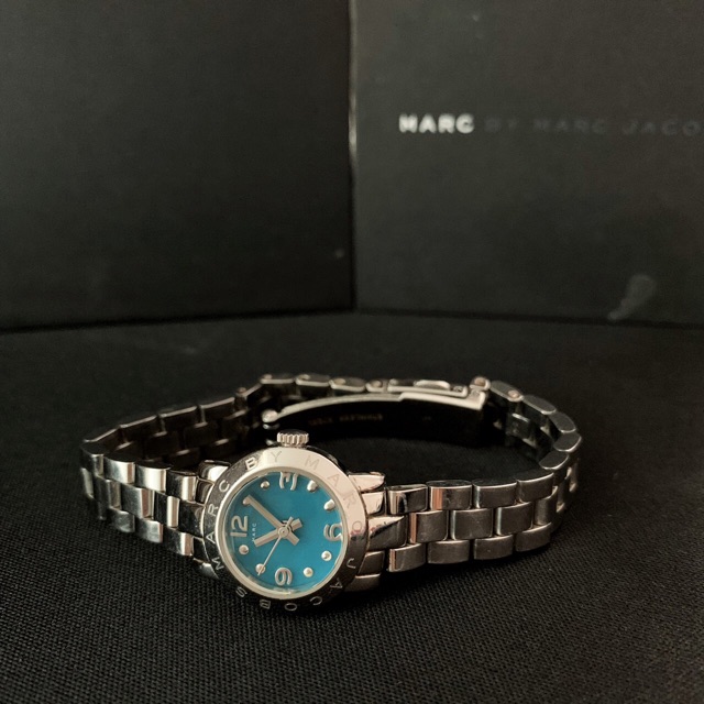 นาฬิกาผู้หญิง ยี่ห้อ marc jacob by jacob แท้ 100% หน้าปัดสีเขียว สภาพดี มีกล่อง
