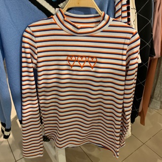 เสื้อคอเต่า ลายทางแต่งรูปหัวใจ