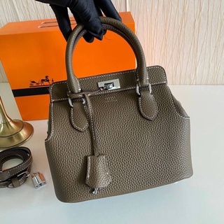 Hermes Toolbox 20 cm. ใส่ของได้เยอะ ทำได้ 2 ทรง น่ารักมาก หนังแท้