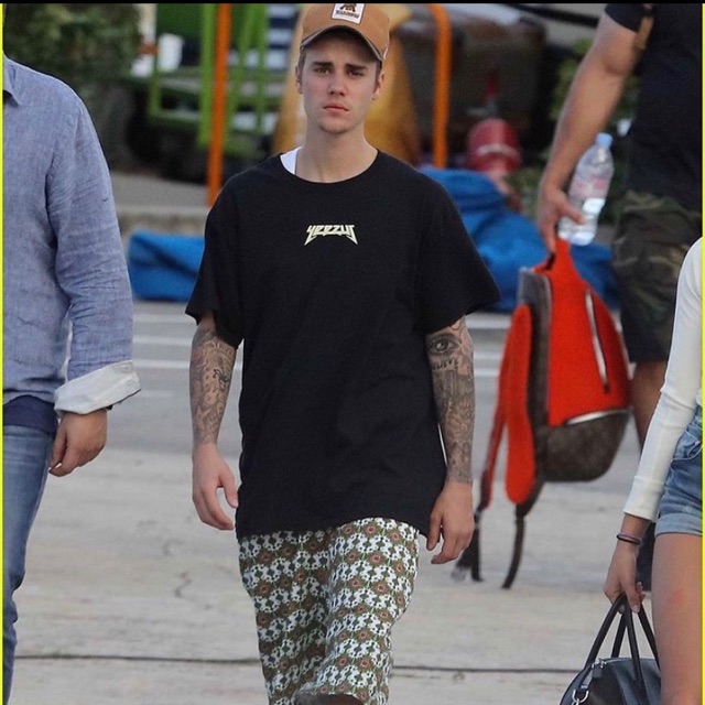 Yeezus เสื้อ Yeezus : Kanye west : Justinbieber.