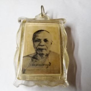 เลี่ยมลป.สด​ หลังเหรียญพระมงคลเทพมุนี