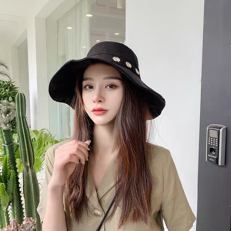หมวกบักเก็ตปีกกว้างปักดอกเดซี่ มีสายรัดคาง ผ้าไม่หนาใส่สบาย พร้อมส่ง D052