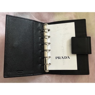 [มือสอง] PRADA organize สภาพดีใช้น้อย หนัง saffino สามารถซื้อกระดาษมาใส่เพิ่มได้ ขนาด 4x5.8นิ้ว