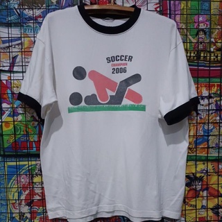 เสื้อยืดมือสอง Usa แขนจ้ำ คอจ้ำ ลายวินเทจ ลายทะลึ่ง Soccer Champion 2006 Size XL.อก24/ยาว28