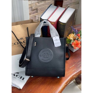 🎊💖🌇🚜@1,890.-📍(ลดพิเศษ 7 %) 💯 🛒🛒Big Discount 2022🛒🛒Coach Dempsey Tote 22 In Signature Jacquard