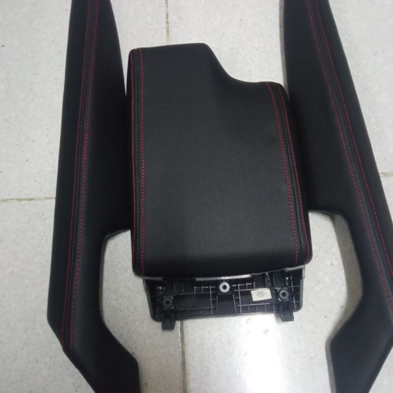 หนังหุ้มท้าวแขน3ชิ้น Toyota Revo 2015-2024