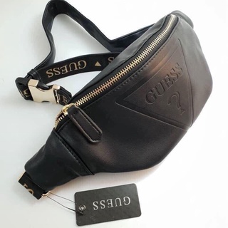 GUESS GYM EMBOSSED LOGO WAIST PACK กระเป๋าสะพายคาดอก/เอว วัสดุ pu. หนังเรียบนิ่ม ด้านหน้ามี logo brand