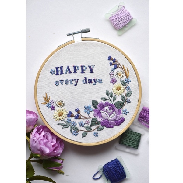 สอนฟรี ชุดปักผ้าลายดอกกุหลาบม่วง คำแนะนำภาษาไทย แถมสะดึงและที่สนเข็ม Embroidery Set Beginnerชุดปักผ้าDIY ส่งจาก กทม