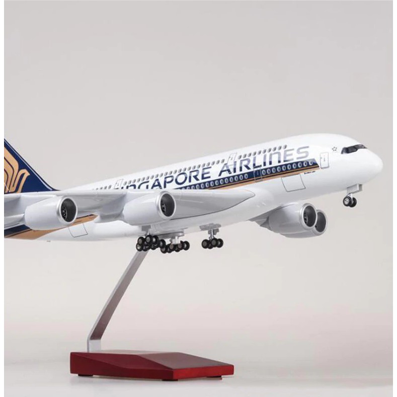 [47cm] โมเดลเครื่องบิน Singapore Airlines Airplane Model with LED Light (Touch or Sound Control) Plane