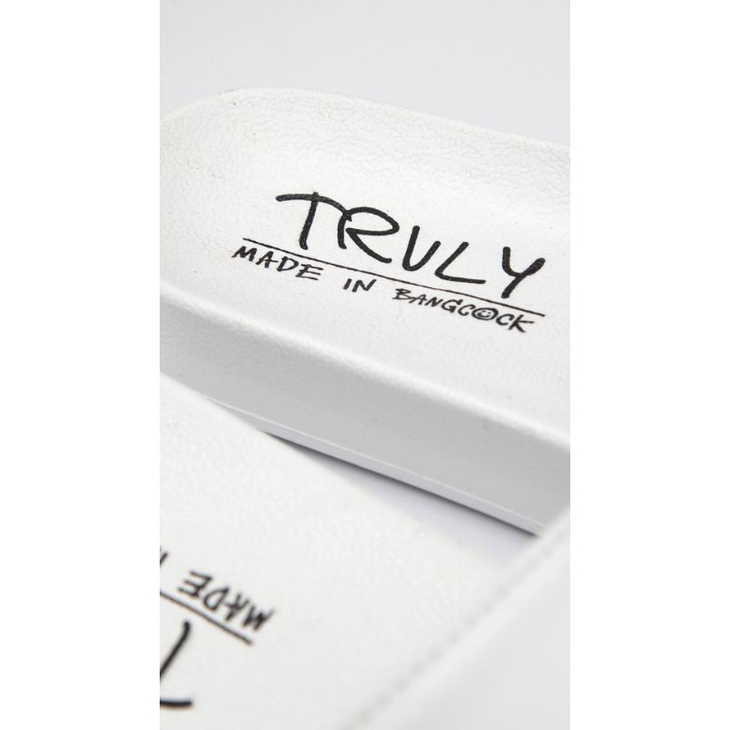 TRULY SANDALS BLACK รองเท้าเตะ รุ่น "ก้าวหน้า" สีขาว