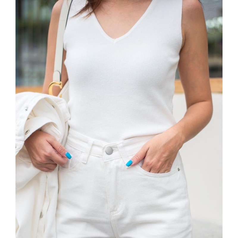 เสื้อแขนกุด ผ้าknitคอวี ผ้าถักแน่น มากกกก จากร้านZatani