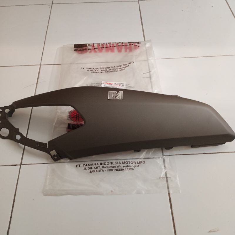 ฝาครอบตัวถังด้านซ้ายและขวาสําหรับ Nmax N max 2DP-F1711-00-P2 2DP-F17211-00-P2 สีเทาทองแท้ Yamaha YGP
